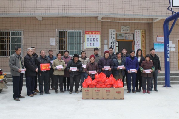 博世科爱心资助计划惠民生 志愿服务团队山村送温暖2.jpg