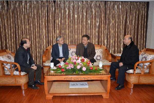 南宁市委常委、组织部部长谭向光慰问公司总经理宋海农博士1.jpg