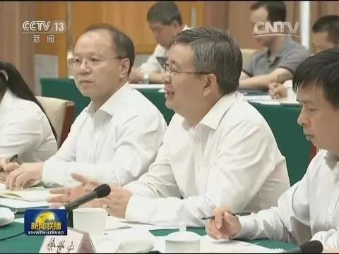 广西博世科环保科技股份有限公司董事长王双飞(右三)参加座谈会.jpg